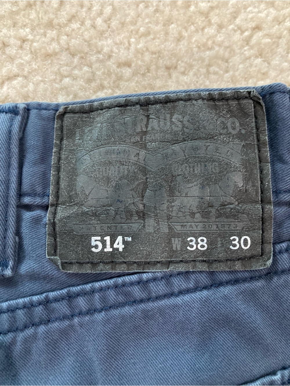 Levi's 514 Straight Jeans in Navy Blue Men’s 38x30. Inseam closer to 28.
